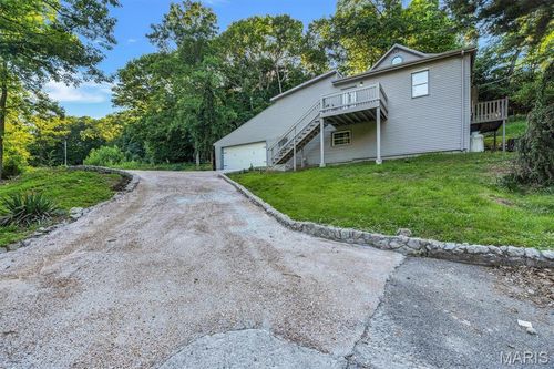 635 Castlewood Dr, Ballwin, MO, 63021-7217 | Card Image