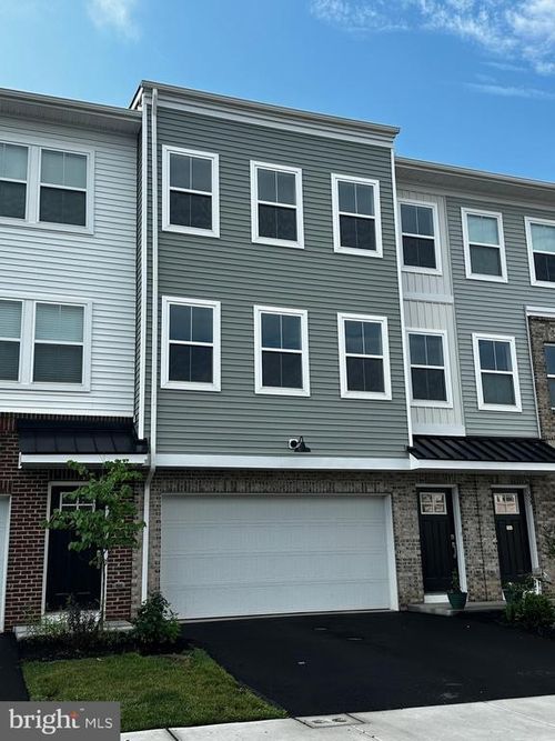 51 Four Leaf Dr, DOWNINGTOWN, PA, 19335-4052 | Card Image