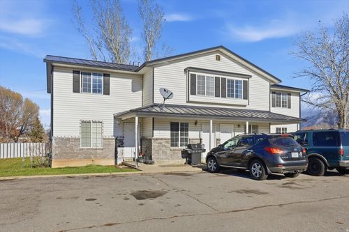 137 S 400 W, Hyrum, UT, 84319-1212 | Card Image