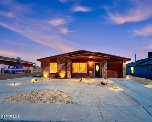 236 Crocker Dr, Horizon City, TX, 79928-7109 | Card Image