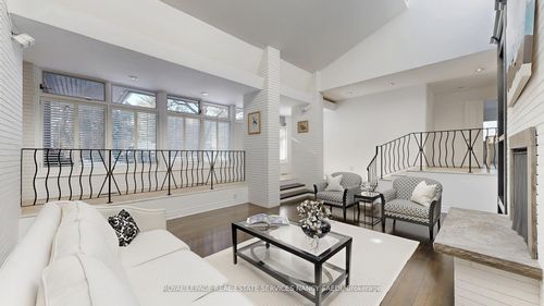 62 Wimpole Dr, North York, ON, M2L2L3 | Card Image