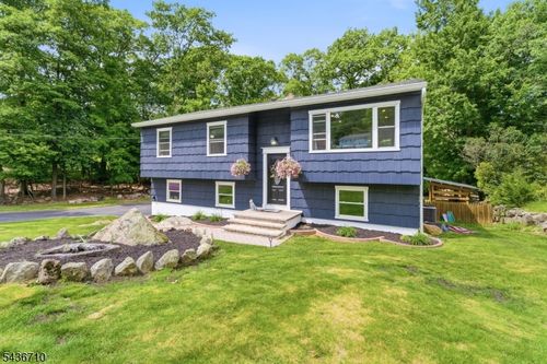81 Elba Ave, Hopatcong, NJ, 07843-1848 | Card Image