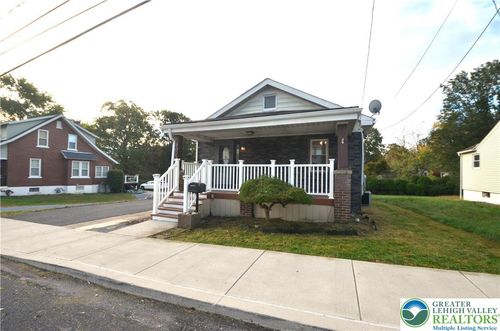 804 W State St, Coopersburg, PA, 18036-1906 | Card Image