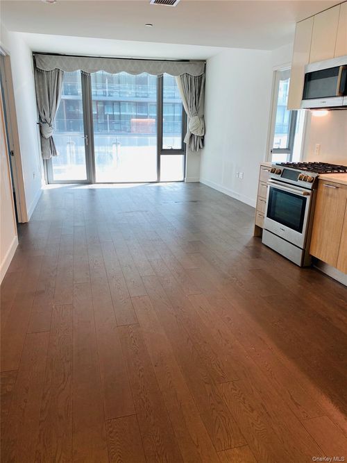 apt-11q-131 40th Rd, Flushing, NY, 11354-5215 | Card Image