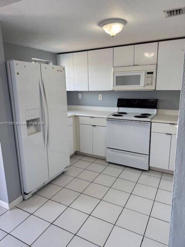 APT-405 - 21 E 3 Rd St, Condo with 2 bedrooms, 2 bathrooms and null parking in Hialeah FL | Image 8
