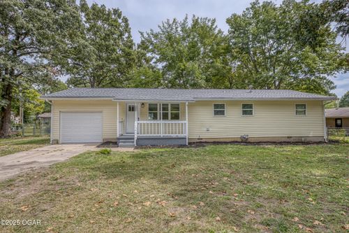 205 Hickory Pl, Carl Junction, MO, 64834-9619 | Card Image