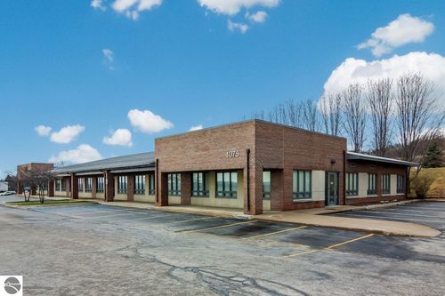 4075 Copper Ridge Dr, Traverse City, MI, 49684-7059 | Card Image