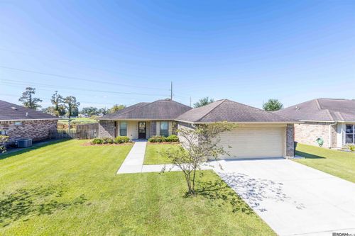 1018 Point Andrew Dr, Gonzales, LA, 70737-5815 | Card Image