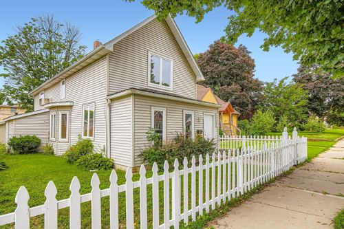 236 11th Ave S, South Saint Paul, MN, 55075-2226 | Card Image