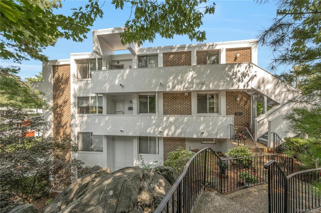 Colony Dr, Hartsdale, NY 10530