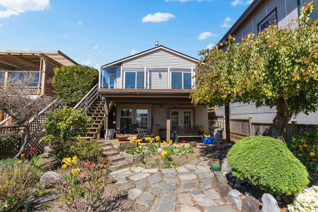 14774 Thrift Avenue, House other with 3 bedrooms, 2 bathrooms and 5 parking in White Rock BC | Image 4