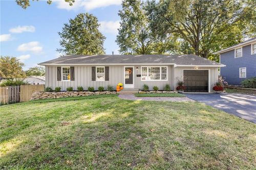 8315 W 91st Ter, Overland Park, KS, 66212-3009 | Card Image