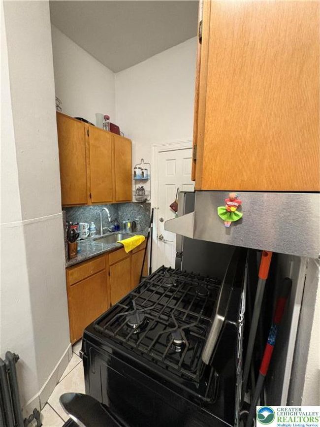 Front apt-eat-in-kitchen | Image 11