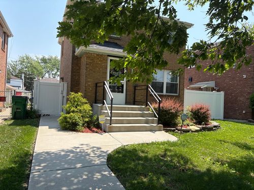 2119 S 20th Ave, Broadview, IL, 60155-2912 | Card Image