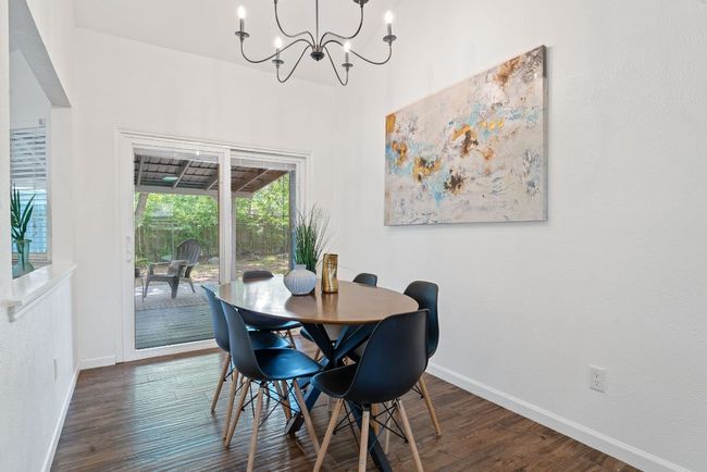 Vaulted ceiling in dining area | Image 12