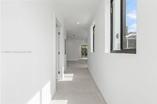 1271 Nw 38th St, Miami, FL, 33142-4825 | Card Image