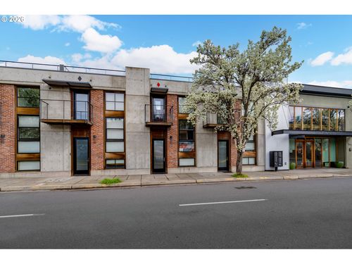 306 Columbia St, Hood River, OR, 97031-2026 | Card Image