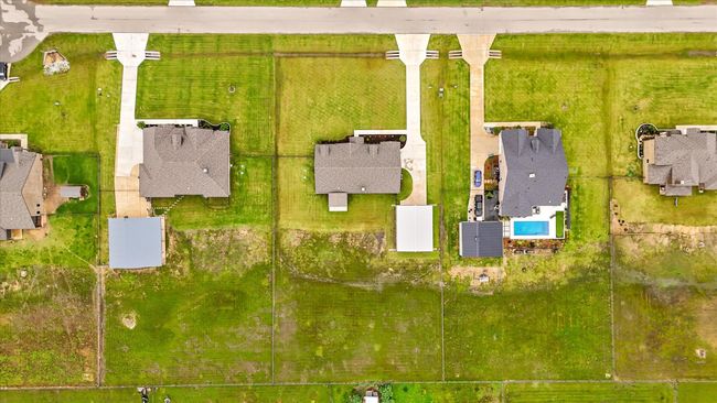 Aerial view of a pool | Image 30