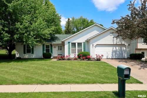 2814 E 39th St, Davenport, IA, 52807-2329 | Card Image