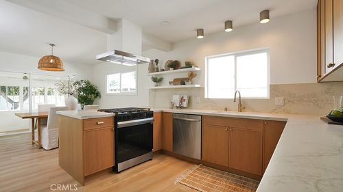 579 N Century Dr, Anaheim, CA, 92805-2250 | Card Image