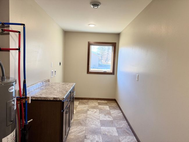 The laundry room with a window - YES!! | Image 18