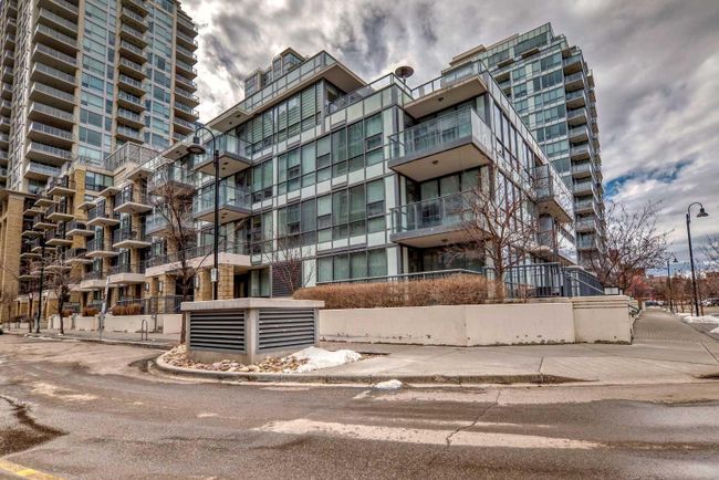 401 - 51 Waterfront Mews Sw, Home with 2 bedrooms, 2 bathrooms and 3 parking in Calgary AB | Image 34