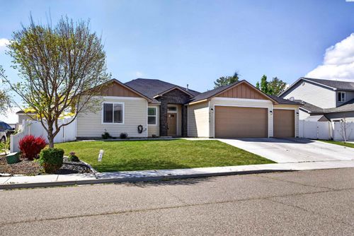 5216 Madrid Ln, Pasco, WA, 99301-8352 | Card Image