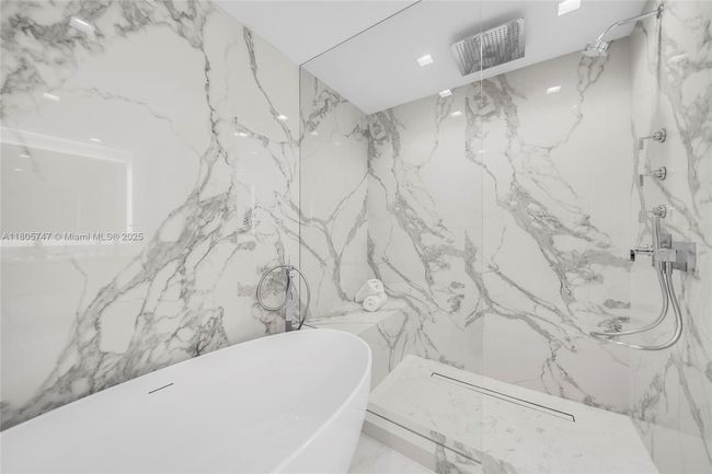UNIT-13 - 100 S Pointe Dr, Condo with 3 bedrooms, 4 bathrooms and null parking in Miami Beach FL | Image 32