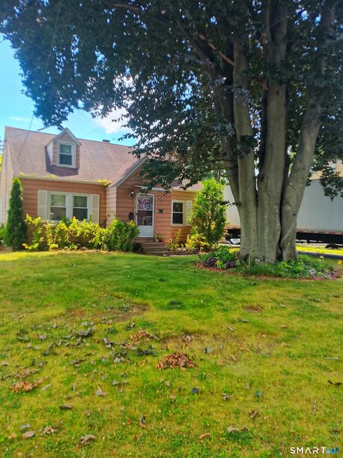 39 Wadsworth St, East Hartford, CT, 06118-3604 | Card Image