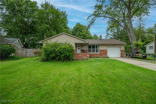 40 Woodleigh Ct, Youngstown, OH, 44511-1809 | Card Image