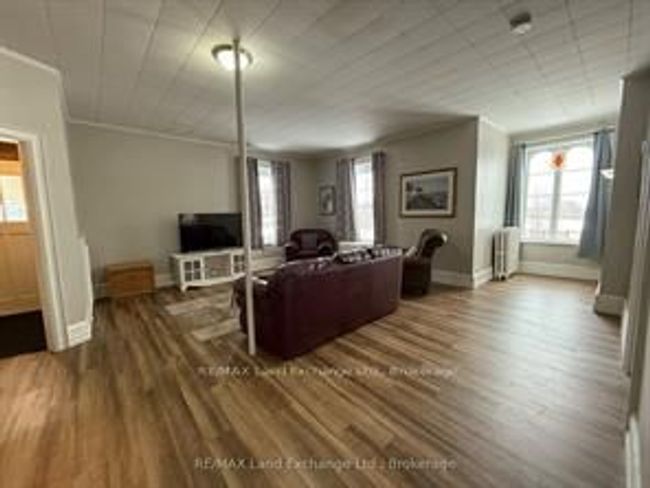 UPPER - 433 Broadway St, Home with 3 bedrooms, 1 bathrooms and 4 parking in Kincardine ON | Image 4