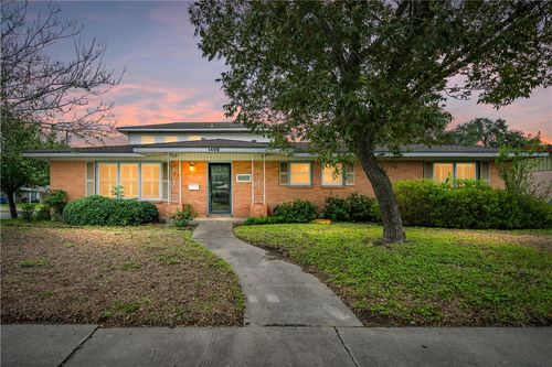 1402 Casa Linda Dr, Corpus Christi, TX, 78411-3324 | Card Image