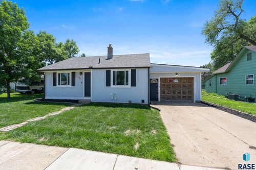 276 E 3rd St Street, Parker, SD, 57053 | Card Image
