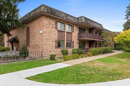 apt-109-8000 Woodglen Ln, Downers Grove, IL, 60516-4521 | Card Image