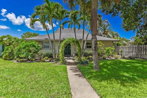 322 Indian Grove Dr, Stuart, FL, 34994-7151 | Card Image