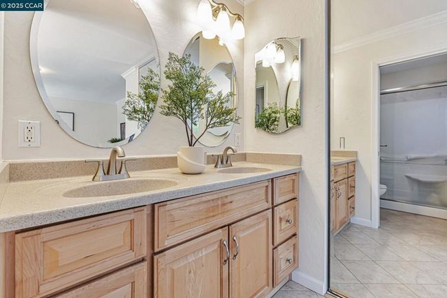 Primary Bathroom | Image 14