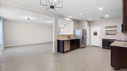 431 Harvest Pt, Selma, TX, 78154-3598 | Card Image
