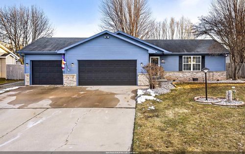 W5981 Woodsedge Ct, APPLETON, WI, 54915-7414 | Card Image