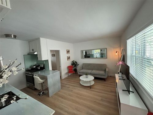 rear-west-1315 Se 2nd St, Fort Lauderdale, FL, 33301-3949 | Card Image