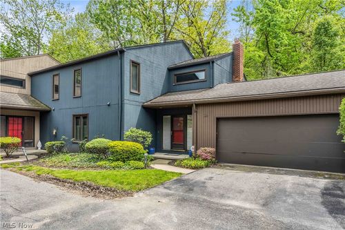 36 Oakshore Dr, Bratenahl, OH, 44108-1118 | Card Image