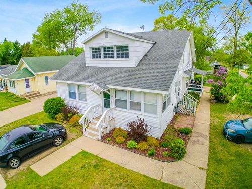 1102 Chestnut St, Cadillac, MI, 49601-1674 | Card Image