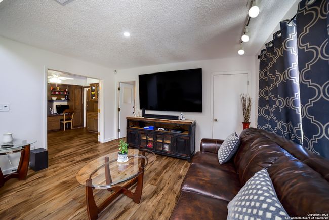 713 Fawndale Ln, House other with 3 bedrooms, 3 bathrooms and null parking in Windcrest TX | Image 10
