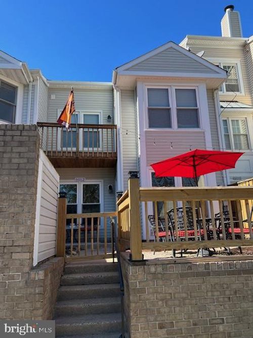 6012 Chestnut Hollow Ct, CENTREVILLE, VA, 20121-3042 | Card Image