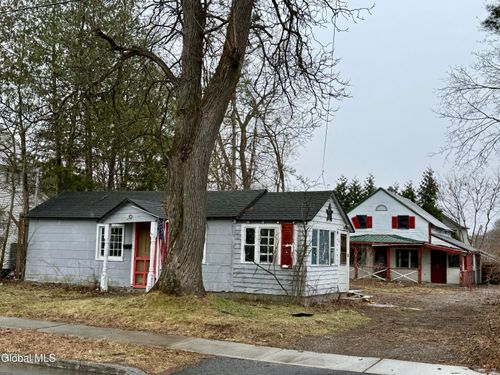 60 Wilson Ave, South Glens Falls, NY, 12803-5137 | Card Image