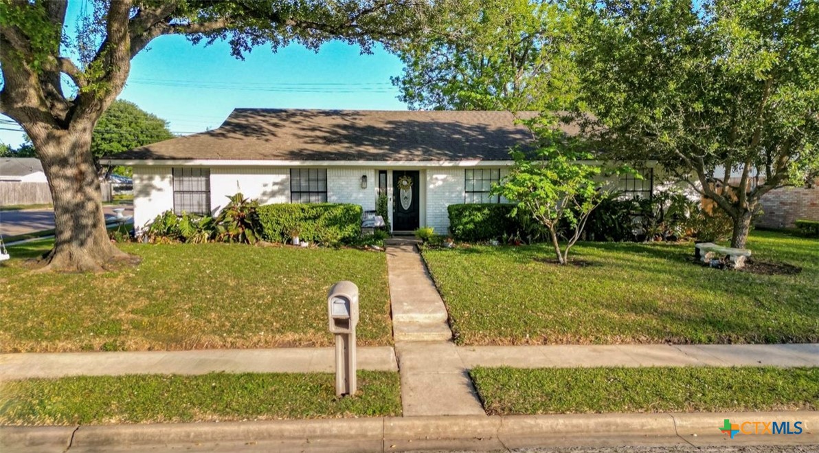 Plantation Rd, Victoria, TX 77904
