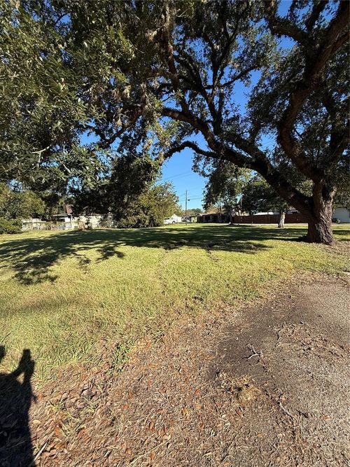 409 E 2nd St, Sweeny, TX, 77480-3133 | Card Image