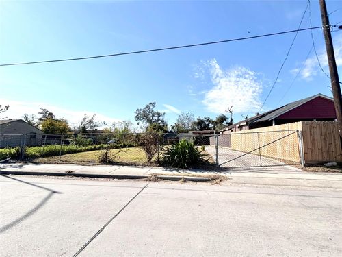 7511 Hirsch Rd, Houston, TX, 77016-6214 | Card Image