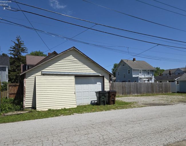 91 1 St Ave, House other with 6 bedrooms, 2 bathrooms and 2 parking in Tiffin OH | Image 7