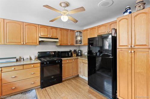 30885 Leelane, Farmington Hills, MI, 48336-2657 | Card Image
