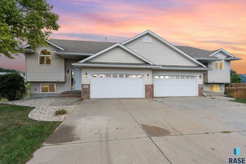 7514 W 58th St Street, Sioux Falls, SD, 57106-5935 | Card Image